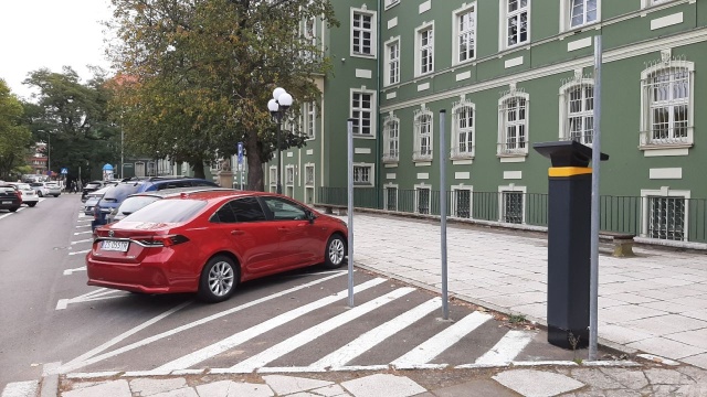 W piątek wejdzie w życie regulamin pierwszego w Szczecinie rotacyjnego parkingu. Mowa o miejscach parkingowych na ulicy Szymanowskiego tuż przy urzędzie miasta, które do tej pory były dostępne dla radnych.