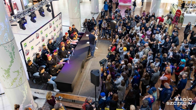 Kibice Kinga spotkali się w środę z koszykarzami szczecińskiej drużyny.