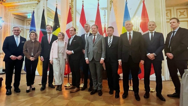 Należy pilnie wzmocnić ochronę infrastruktury krytycznej przed atakami dronowymi zagrożenie dotyczy całej Unii Europejskiej - ocenili szef MSWiA Marcin Kierwiński i minister koordynator służb specjalnych Tomasz Siemoniak, którzy w sobotę wzięli udział w Monachium w Szczycie Migracyjnym.