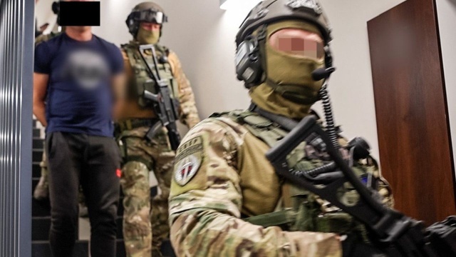 Policja rozbiła grupę przestępczą przemycającą narkotyki. Tworzyli ją pseudokibice. Grupa zajmowała się przemytem na dużą skalę.