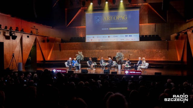 Konstytucjonaliści i praktycy prawa publicznego spotkali się w szczecińskiej filharmonii, żeby dyskutować o polskiej konstytucji, a dokładnie czy konieczna jest jej zmiana. Debata odbyła się w ramach trzeciej odsłony Areopagu - współczesnej wersji greckiego parlamentu, którą zorganizował Wydział Prawa i Administracji Uniwersytetu Szczecińskiego.