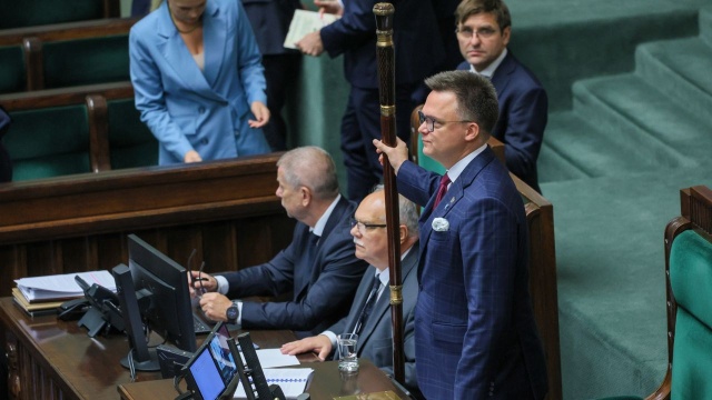 Zmiana na stanowisku marszałka Sejmu odbędzie się 19 listopada. Poinformował o tym podczas konferencji prasowej marszałek Szymon Hołownia.