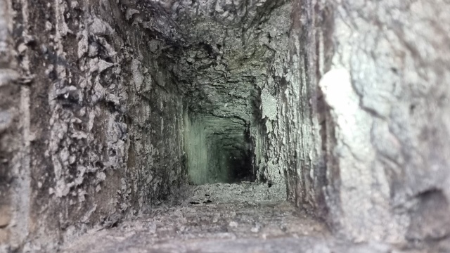 Sezon grzewczy ruszył, więc kominiarze i serwisanci mają ręce pełne roboty.