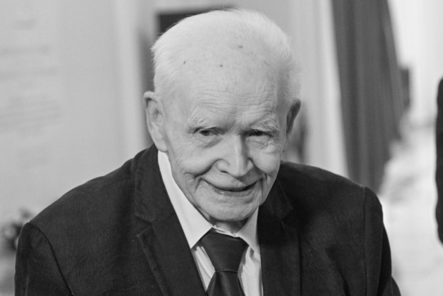 Dziś w nocy zmarł profesor Adam Strzembosz - wybitny prawnik, sędzia i profesor nauk prawnych. Miał 95 lat.