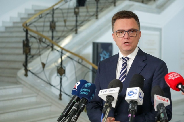 3 listopada odbędzie się kolejne przesłuchanie marszałka Sejmu. Tym razem pytania Szymonowi Hołowni będą stawiali pokrzywdzeni, czyli prezes Trybunału Konstytucyjnego i pełnomocnik Krajowej Rady Sądownictwa.