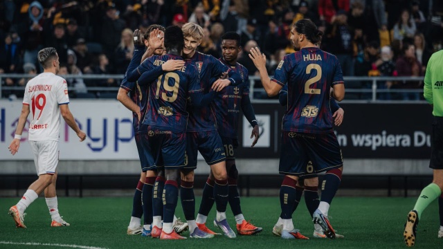 Piłkarze Pogoni zremisowali z Wisłą Kraków 3:3 w sparingowym meczu rozegranym w Szczecinie.