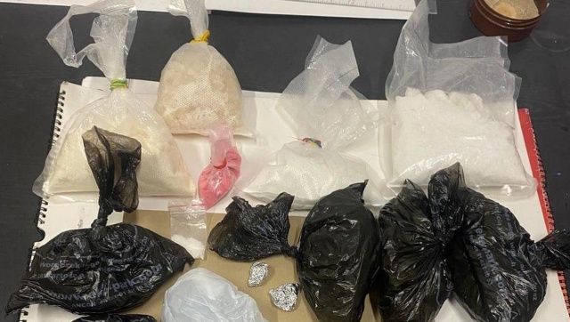 1,6 kg narkotyków ukrywał w swoim mieszkaniu 38-letni kołobrzeżanin. Mężczyzna został zatrzymany przez miejscową policję.