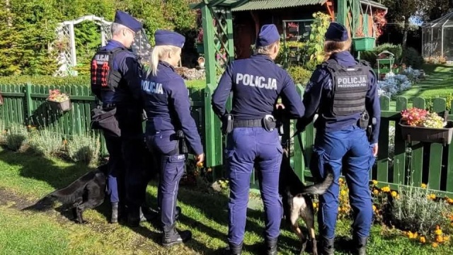 Kołobrzeska policja odwiedza Rodzinne Ogrody Działkowe. Rozpoczyna się okres zabezpieczania działek przed zimą.