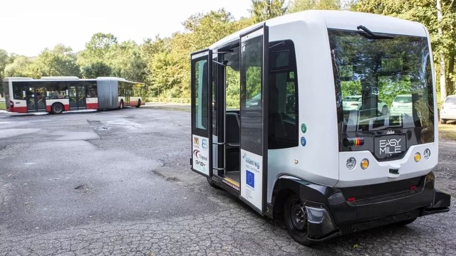 Autobus kursujący po szczecińskim Cmentarzu Centralnym, elektryczny i bez kierowcy - to propozycja szczecińskiego radnego Koalicji Obywatelskiej, Przemysława Słowika.