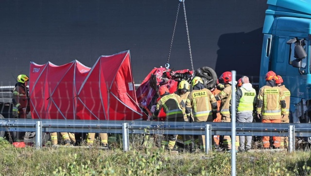 Ciężarówka zmiażdżyła samochód nauki jazdy w powiecie goleniowskim. Do zdarzenia doszło w pobliżu Babigoszczy, w pobliżu skrzyżowania Stepnica - Rokita.