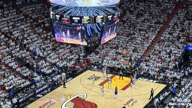 Najlepsza na świecie koszykówka w wydaniu ligi NBA w końcu powraca. Sezon rozpoczyna się we wtorek w nocy. Na początek mistrzowie NBA, Oklahoma City Thunder, podejmują Houston Rockets. To będzie czwarty rok gry dla naszego jedynaka w rozgrywkach Jeremy039ego Sochana.