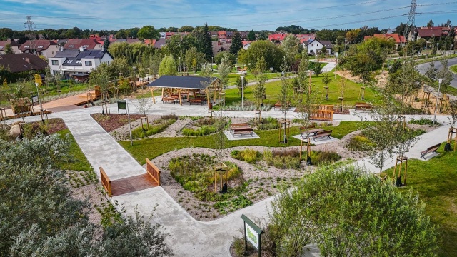 200 drzew, kilka tysiące krzewów, miejsca do odpoczynku i rekreacji. Ekopark Złotowska jest już gotowy.