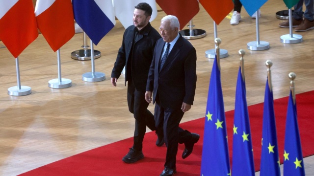 W Brukseli w czwartek rano rozpoczął się szczyt UE. Jednym z tematów rozmów przywódców państw będzie sposób wykorzystania rosyjskich aktywów na rzecz Ukrainy. Spodziewany jest przełom w tej sprawie, lecz wyzwanie stanowi przekonanie do tego pomysłu Belgii.