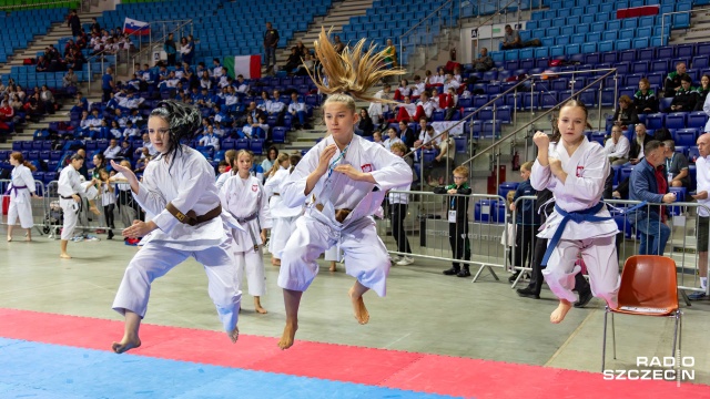 Kata drużynowe kadetek na dobry początek Mistrzostw Europy w karate IKU w Szczecinie. W hali Netto Arena w zmaganiach o medale uczestniczy 761 zawodników i zawodniczek z 20 krajów.