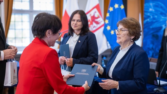 Ich czwartkowe zaprzysiężenie, to pokłosie przyjęcia mandatów poselskich przez byłych już radnych sejmikowych, czyli Michała Jacha oraz Marka Subocza.