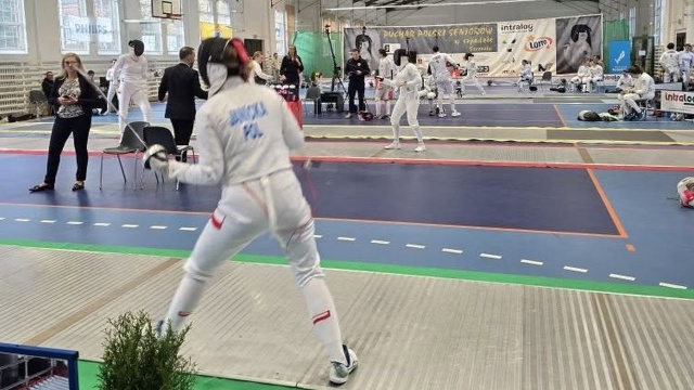 Barbara Brych wygrała inauguracyjne zawody Pucharu Polski seniorek w szpadzie kobiet w Szczecinie. W finałowym pojedynku w hali przy Narutowicza szpadzistka AZS Kraków pokonała Magdalenę Pawłowską z AZS AWF Warszawa.