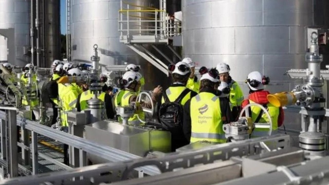 Minister energii Terje Aasland zapowiedział w niedzielę działania ws. naruszania przez Equinor praw pracowniczych, w tym Polaków. Według niedzielnych doniesień dziennika VG osoby pracujące przy projektach norweskiego potentata paliwowego mogły być zatrudnione niezgodnie z prawem.