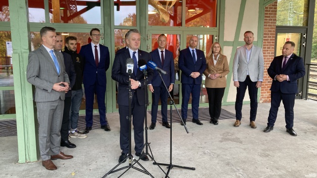 Jesteśmy gotowi na zagrożenia - mówił sekretarz stanu, zastępca szefa kancelarii premiera Jakub Stefaniak podczas swojej wizyty w Goleniowie. To jeden z wniosków konferencji Zachodniopomorskie Mosty Współpracy, w której wzięli udział m.in. samorządowcy i przedsiębiorcy.