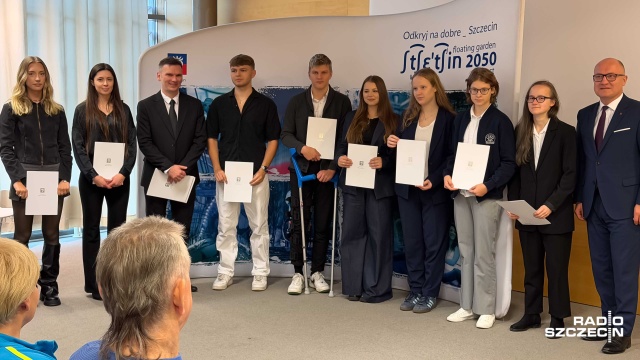 Sportowcy w miasta wyróżnieni. Prezydent Szczecina docenił ich za osiągnięcia i wyniki uzyskane na krajowych i międzynarodowych arenach w ubiegłym roku.