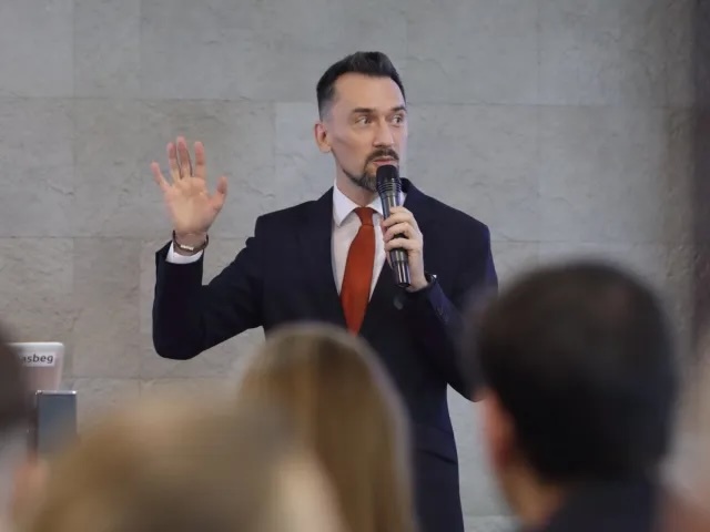 Rośnie zainteresowanie ubezpieczeniami od utraty dochodu. Wraz ze wzrostem liczby osób posiadających jednoosobową działalność gospodarczą, czy pracujących na umowach B2B zamiast na umowach UOP, rośnie też świadomość Polaków odnośnie potrzeb ubezpieczeniowych w tej grupie.