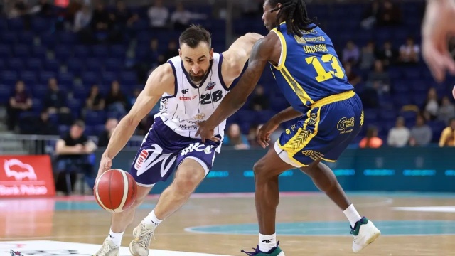 Czołowy koszykarz Wilków Morskich podpisał nowy kontrakt, ważny do końca czerwca 2027 roku.