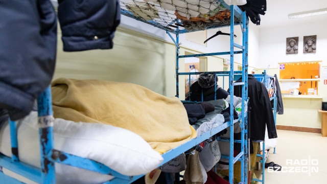 Rusza Pogotowie Zimowe w Szczecinie. To wspólna akcja służb miejskich - m.in. Centrum Usług Społecznych, ratowników, policji i straży miejskiej. Chodzi o pomoc osobom w kryzysie bezdomności, dla których okres jesienno-zimowy jest szczególnie trudny.