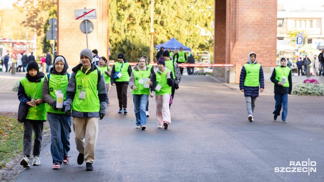 Fundacje i hospicja prowadzą kwesty na Cmentarzu Centralnym [WIDEO, ZDJĘCIA]