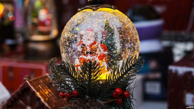 Więcej choinek, ozdób i jarmark świąteczny w zupełnie nowym miejscu. Świnoujście szykuje się do obchodów Bożego Narodzenia.