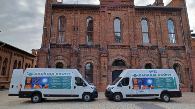 Bez kolejek, skierowań i bezpłatnie można zbadać skórę w kierunku czerniaka czyli nowotworu skóry w powiecie polickim. To w ramach listopadowej akcji Po Zdrowie z Powiatem Polickim. Specjaliści obejrzą skórę i znamiona i poinformują, czy któreś wymaga konsultacji lekarskiej.