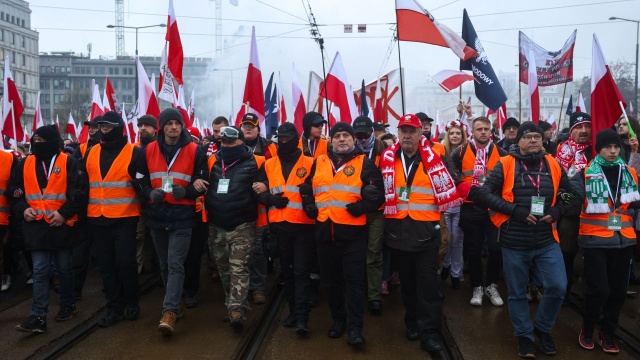 Uczestnicy Marszu Niepodległości dotarli na Błonia Stadionu Narodowego, gdzie rozpoczął się koncert. Większość uczestników już się rozchodzi - przekazał dyrektor Stołecznego Centrum Bezpieczeństwa Jarosław Misztal.