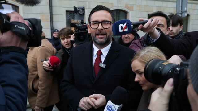 Daniel Obajtek wyszedł z budynku Prokuratury Regionalnej w Warszawie. Został tam wezwany w sprawie śledztwa dotyczącego umów na usługi detektywistycznych. Jak przekazał dziennikarzom po wyjściu, odmówił składania wyjaśnień.