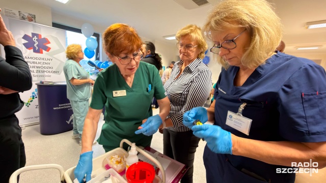 Światowy Dzień Cukrzycy - szczecinianie w poradni diabetologicznej Szpitala Wojewódzkiego przy ulicy Broniewskiego mogli bezpłatnie zmierzyć poziom cukru w swojej krwi, zmierzyć ciśnienie i skorzystać z porad dietetyków i podologa.