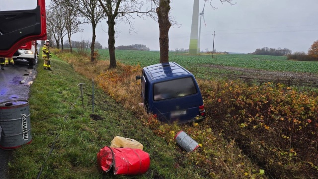 Częściowo zablokowana jest droga wojewódzka numer 163 między Kołobrzegiem a Karlinem.