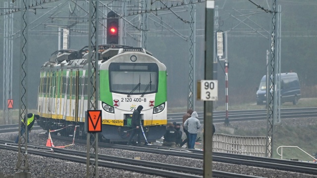 Akty dywersji na polskiej kolei najprawdopodobniej zostały zlecone przez obce służby - informuje koordynator służb specjalnych Tomasz Siemoniak.