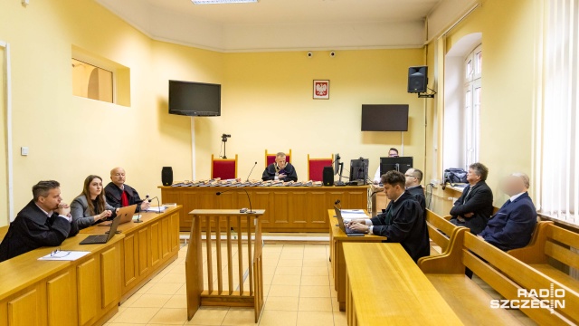 W Szczecinie rozpoczął się proces trzech byłych dyrektorów Lasów Państwowych, którzy oskarżeni są m.in. o przekroczenie uprawnień przez fikcyjne zatrudnianie obecnego posła PiS Dariusza Mateckiego.