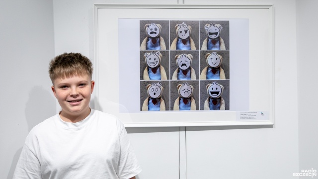 Prawa do miłości, szacunku i akceptacji, do wyrażania uczuć i myśli, czy do bycia wysłuchanym pokazała szczecińska młodzież podczas wernisażu prac konkursowych Moje prawa w obiektywie połączonym z wręczeniem nagród dla autorów wyróżnionych prac. Zdjęcia nawiązywały do głównego tematu IV Tygodnia Praw Dziecka Fajnie, że jesteś.