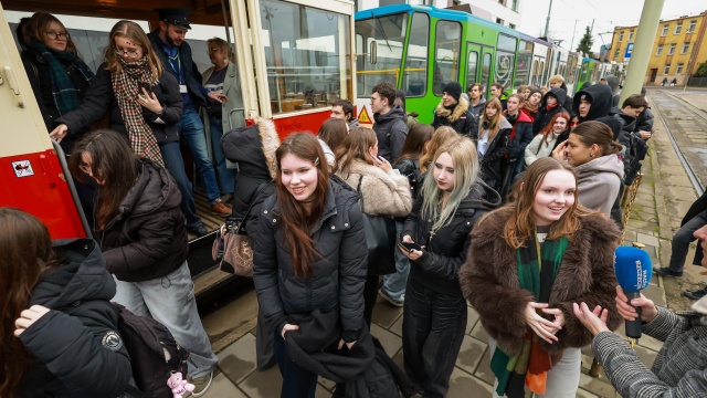 Trwa Międzynarodowy Dzień Praw Człowieka. Z tej okazji na ulice Szczecina wyjechał tramwaj, w którym uczniowie szkół ponadpodstawowych mogli w ciekawy sposób poznać ich genezę i praktyczne zastosowanie.