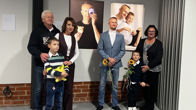 Akceptacja, zrozumienie, odwaga i miłość. To przekaz projektu fotograficznego Siła jest w Tacie który przedstawia ojców i ich niepełnosprawne dzieci.