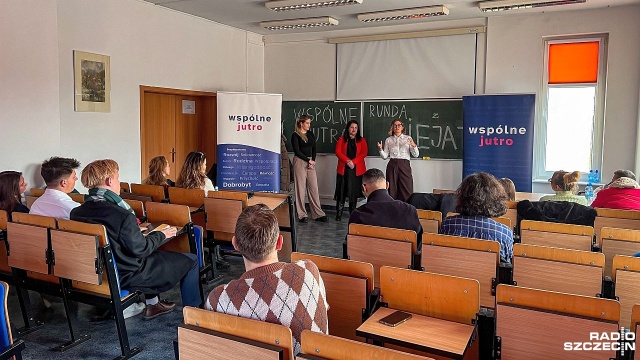 Magdalena Biejat w ogniu pytań mieszkańców Szczecina. Wicemarszałkini Senatu gościła w sobotę w stolicy Pomorza Zachodniego na zaproszenie stowarzyszenia Wspólne Jutro w gmachu prywatnego technikum przy ulicy Broniewskiego.