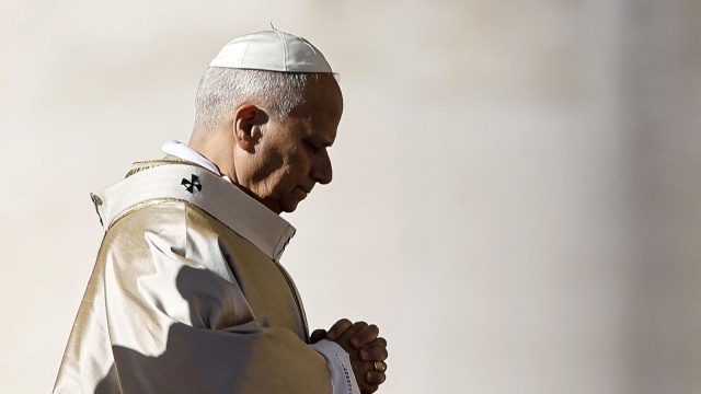 Papież Leon XIV zaapelował w niedzielę o uwolnienie ponad 300 uczniów szkoły katolickiej w zachodniej części Nigerii uprowadzonych w piątek przez uzbrojonych napastników. Apel wystosował przed modlitwą Anioł Pański na zakończenie mszy na placu Świętego Piotra z udziałem 40 tys. osób.