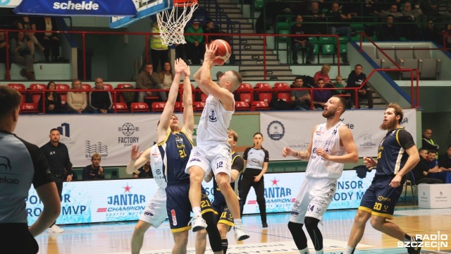 Porażka koszykarzy Kotwicy Kołobrzeg. Czarodzieje z Wydm przegrali z beniaminkiem z Katowic.