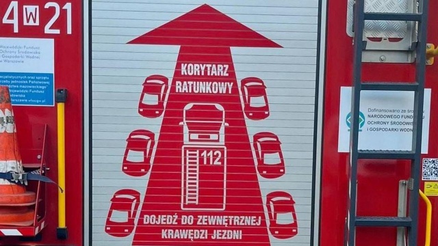 O tworzenie na drodze i nie nadużywanie korytarza życia apelują do kierowców drogowcy.