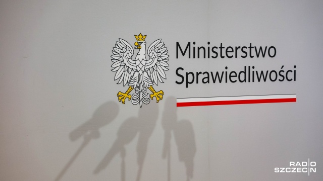 Polska będzie musiała opracować sposób wdrożenia orzeczenia do swojego systemu prawnego - to po wyroku Trybunału Sprawiedliwości Unii Europejskiej w sprawie małżeństw jednopłciowych.