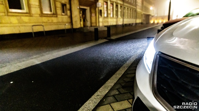 Eksperci apelują o prawidłowe ustawienie świateł w samochodach. Tłumaczą, że jest to ważne zwłaszcza jesienią i zimą, kiedy szybko robi się ciemno.