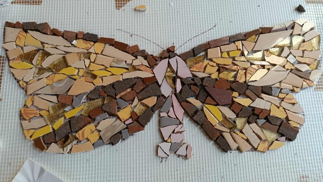 Motyle ozdobią podwórko kamienicy przy ulicy Monte Cassino 33 w Szczecinie.