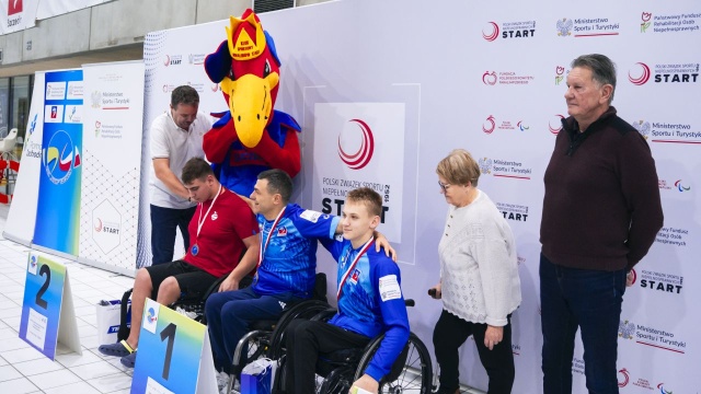 Siedem medali: złoty, dwa srebrne i cztery brązowe zdobyli reprezentanci Startu Szczecin w Zimowych Otwartych Mistrzostwach Polski w pływaniu osób niepełnosprawnych zakończonych w Szczecinie.