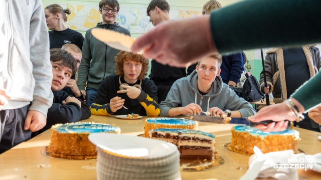 80 tortów na 80 lecie Radia Szczecin - rozpoczęliśmy rozdawanie pysznych urodzinowych słodkości.