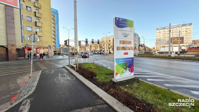 Licznik rowerzystów na placu Żołnierza Polskiego w Szczecinie zostanie odnowiony. Tablica monitoruje ruch rowerowy w mieście od 2014 roku. Chociaż działa, jej wygląd pozostawia wiele do życzenia.