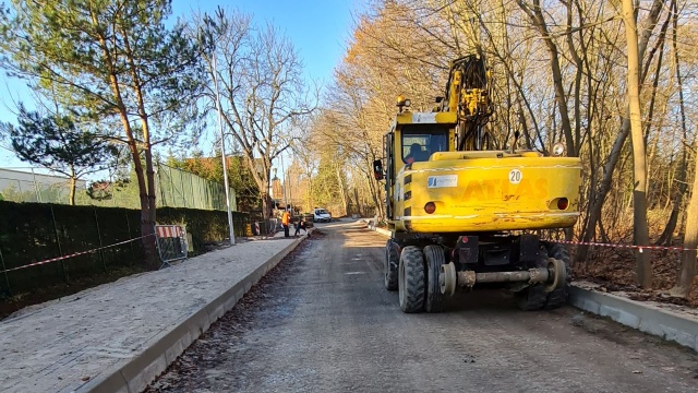 Ulica Kalenicka, od Olszynki Grochowej do Dąbskiej, na szczecińskim prawobrzeżu - z utrudnieniami dla kierowców.