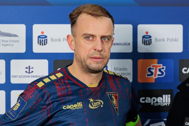 Piłkarze Pogoni bez zwycięstwa na koniec roku w ekstraklasie. Szczecinianie zremisowali z Radomiakiem Radom 2:2 w ostatnim tegorocznym meczu rozgrywek o mistrzostwo Polski. Portowcy kończą pierwszą część sezonu z dorobkiem 21 punktów na koncie po rozegranych 18 ligowych pojedynkach.